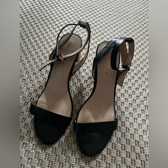 ALDO strap wooden block heels with leather straps - Picture 3 of 3